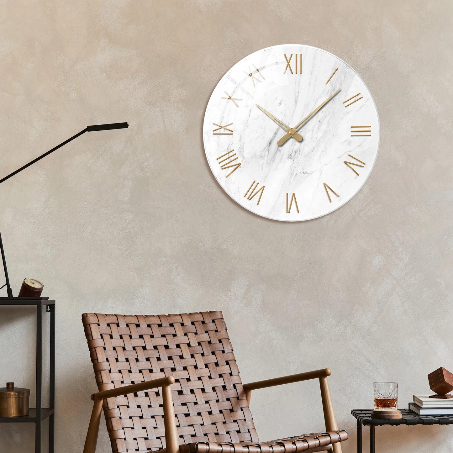 Horloge Murale en Verre - Design Marbre Blanc et Chiffres Romains