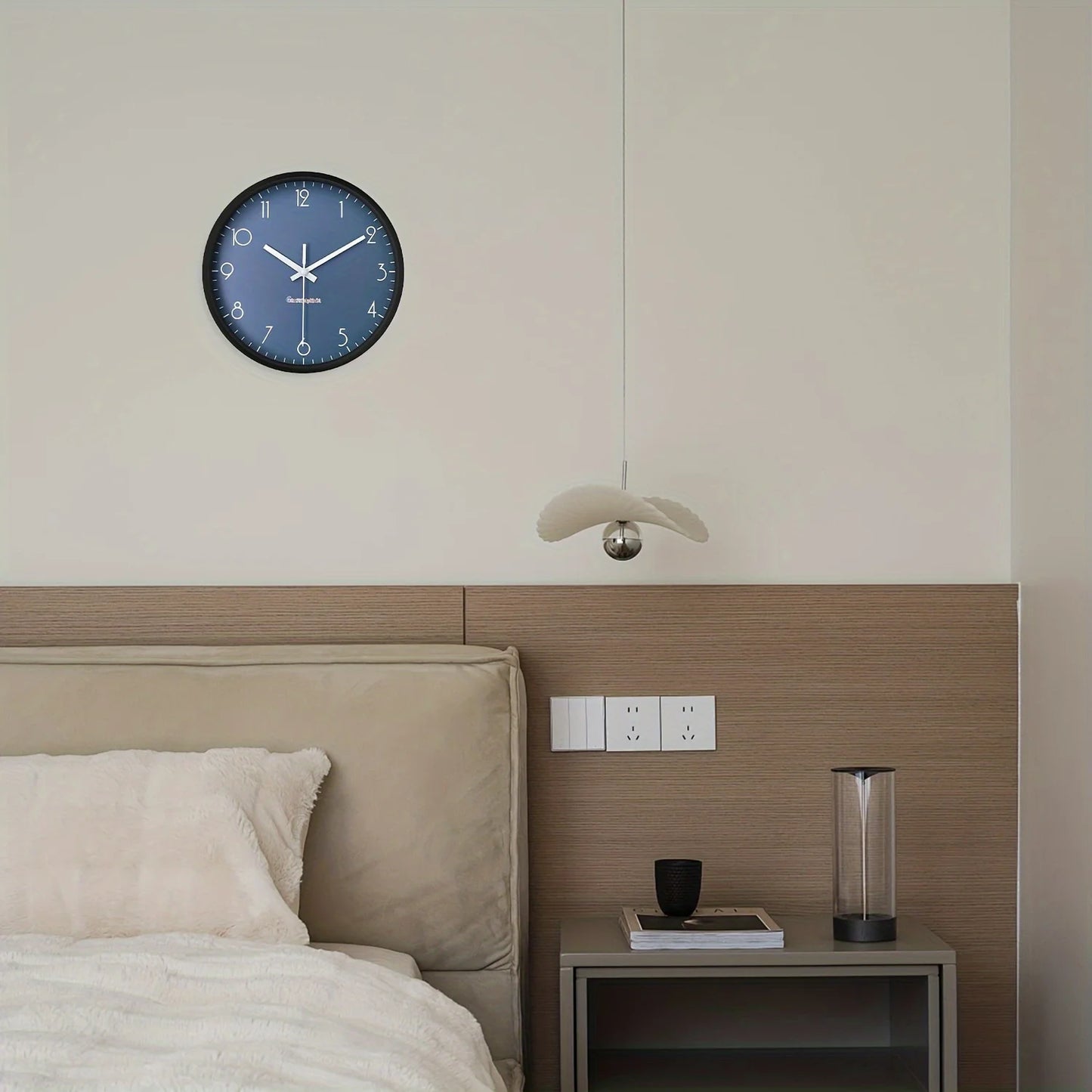 Horloge Murale Moderne à Fond Bleu