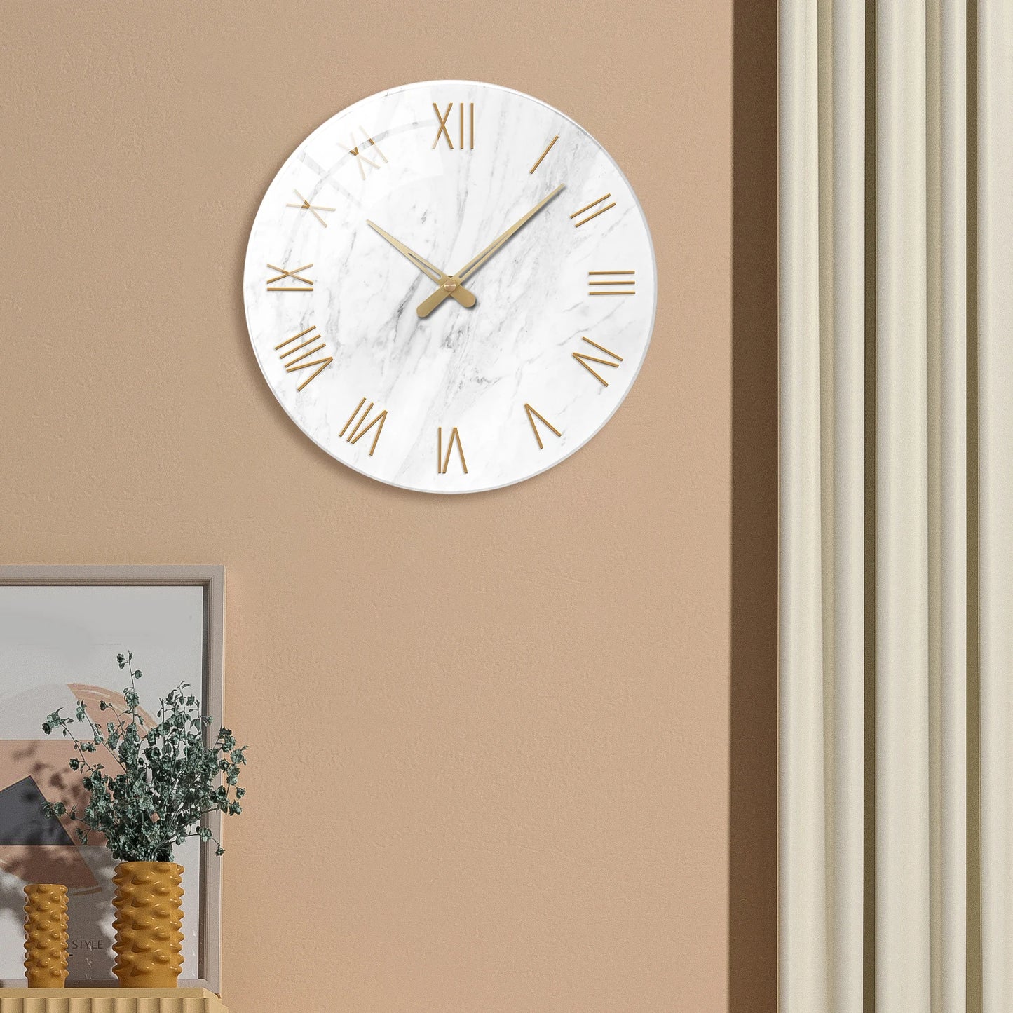 Horloge Murale en Verre - Design Marbre Blanc et Chiffres Romains